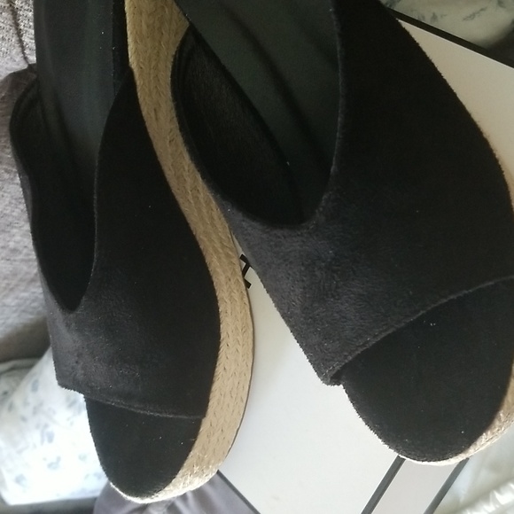 Slip on Espadrilles. - Picture 2 of 4